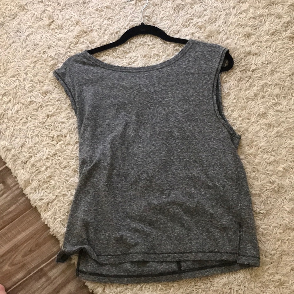 Beachy muscle tee